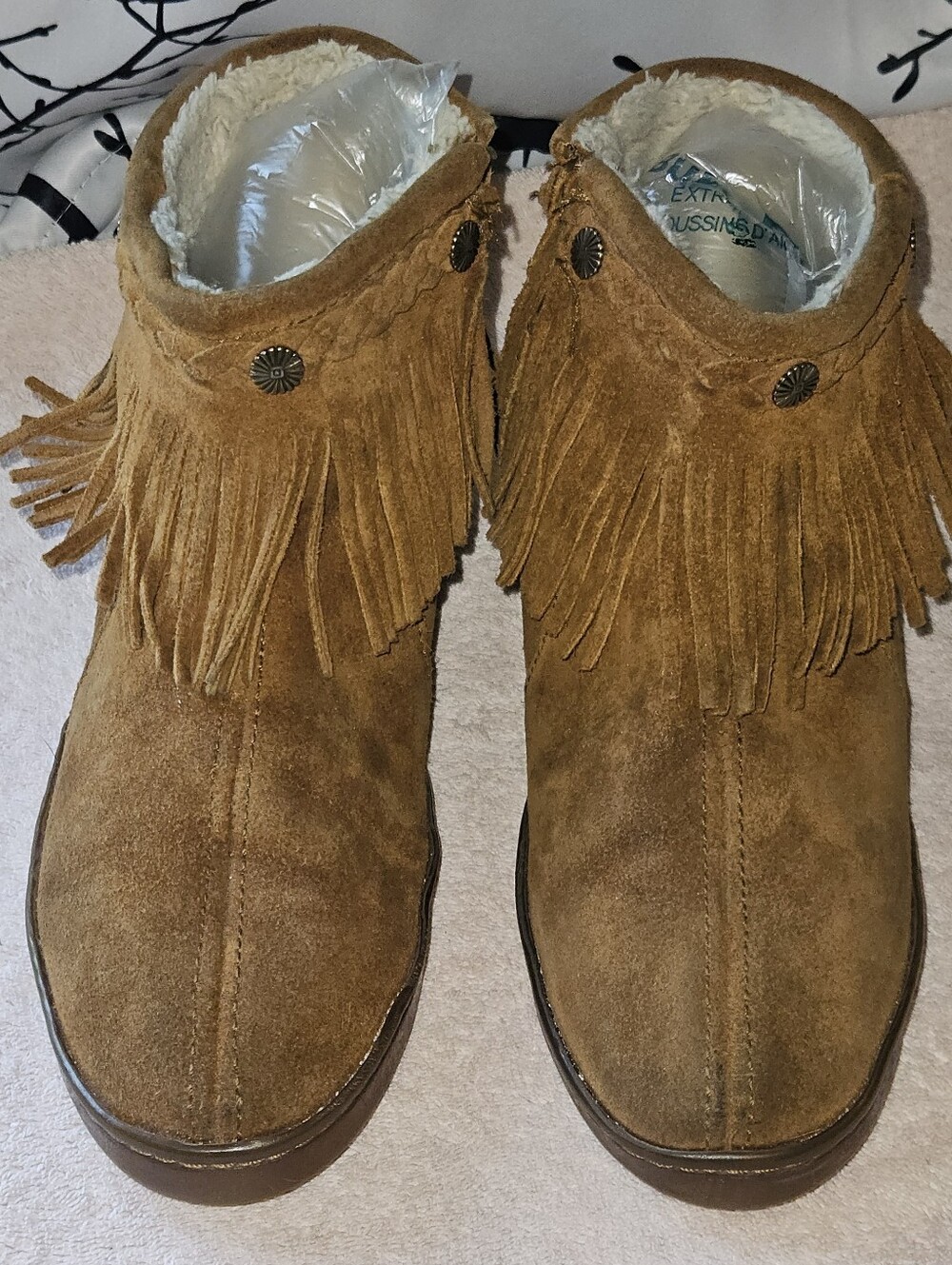 Minnetonka Shearling-Lined Boot